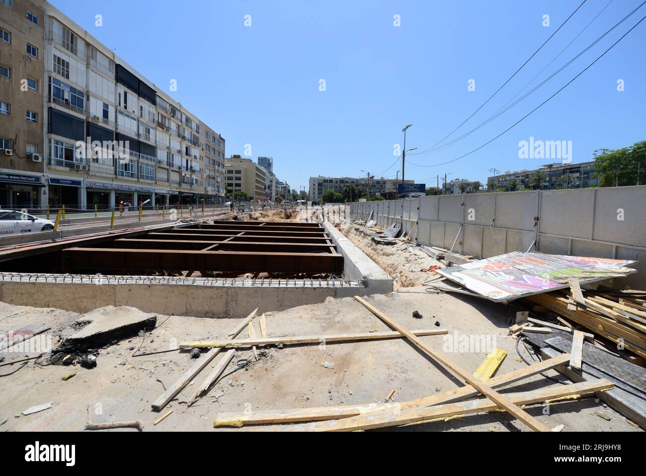 Juli 2023, Tel-Aviv Israel. Bau einer Stadtbahn im Stadtzentrum rund um den Rabin-Platz. Stockfoto