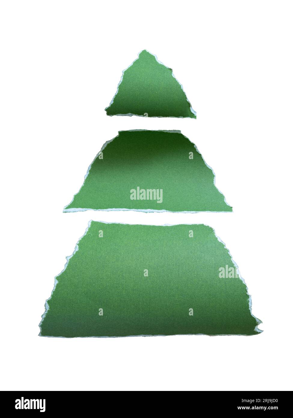 Weihnachtsbaum aus abgerissenem grünem Papier auf weißem Hintergrund mit Beschneidungspfad Stockfoto