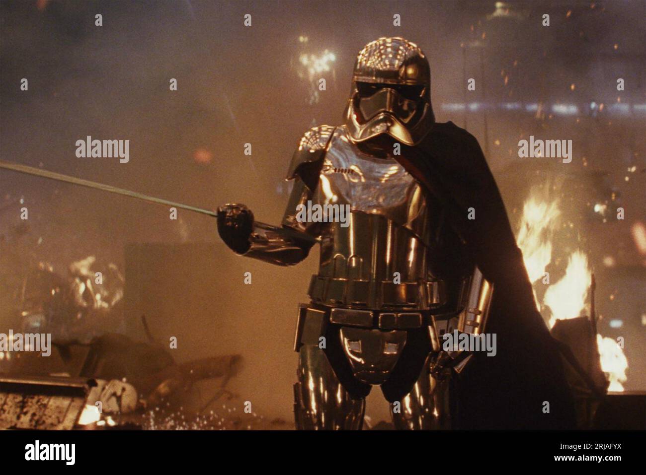 STAR WARS: THE LAST JEDI 2017 Walt Disney Studios Motion Pictures Film mit Gwendoline Christie als Captain Phasma Stockfoto