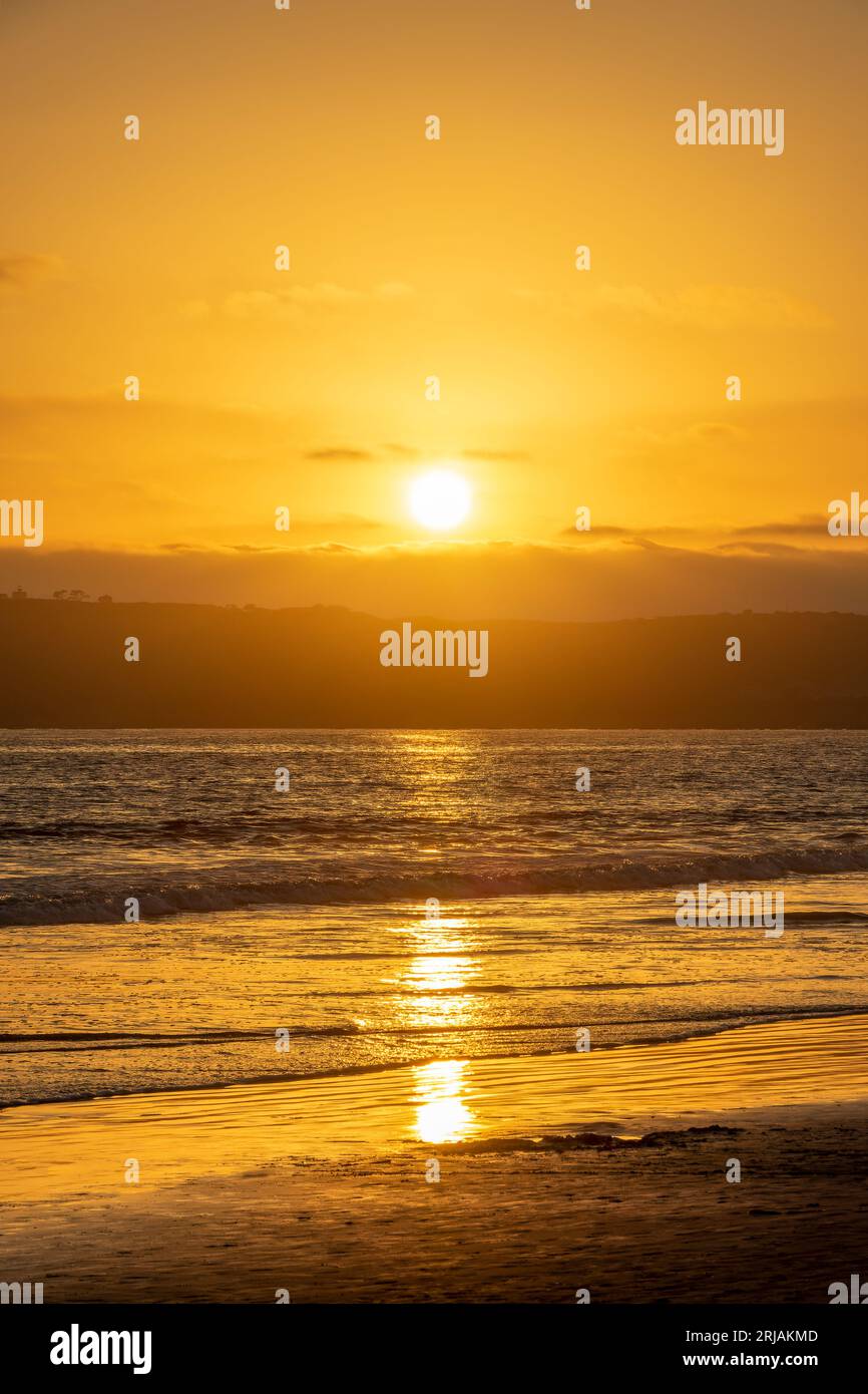 Oranger Sonnenuntergang am Coronado Beach, San Diego, Kalifornien Stockfoto