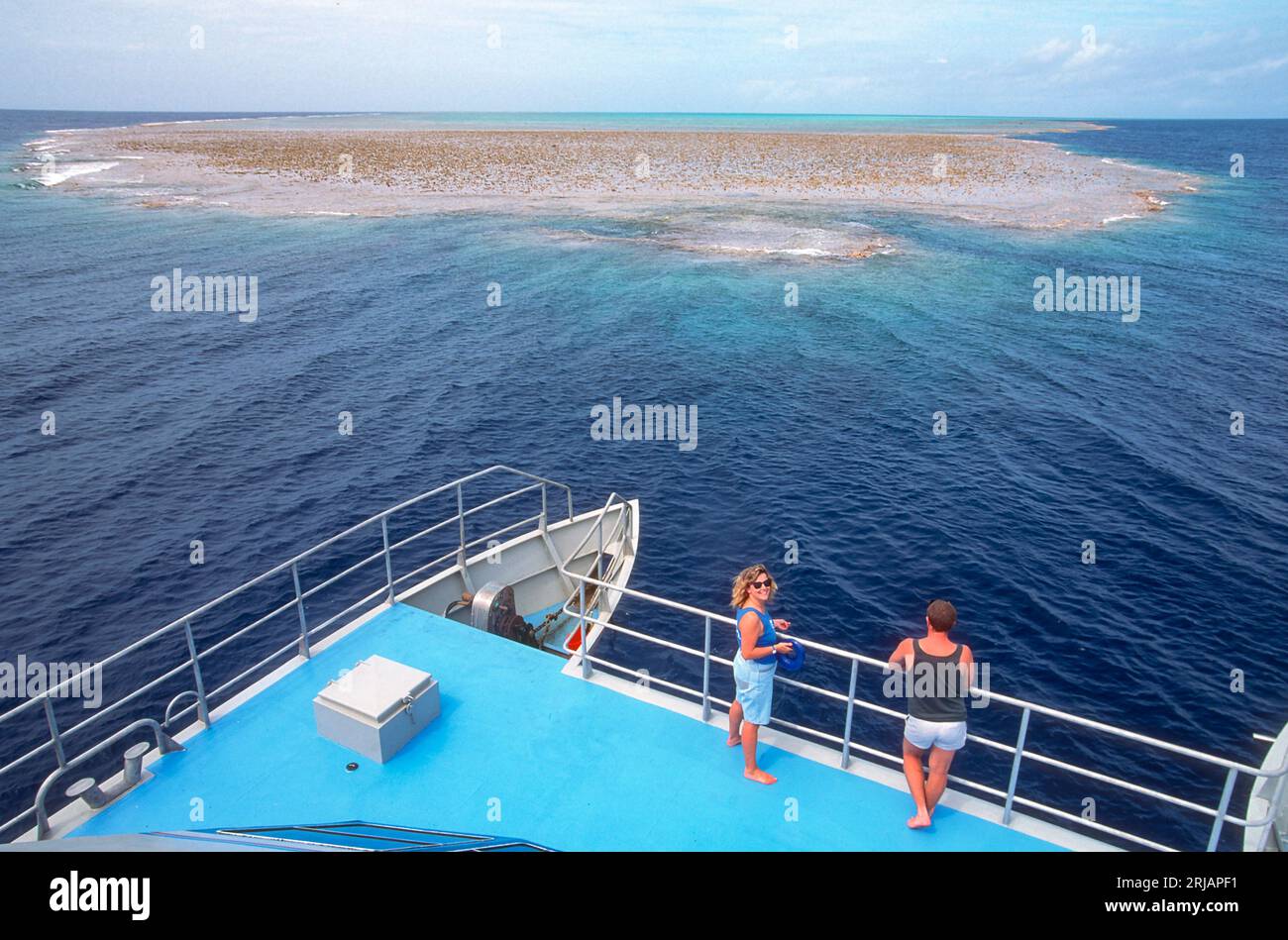 „North Horn“ am entfernten Osprey Reef, einem Atoll im Korallenmeer. Das Foto wurde ein paar Wekse gemacht, nachdem das Riff durch einen Hurrikan schwer beschädigt wurde Stockfoto