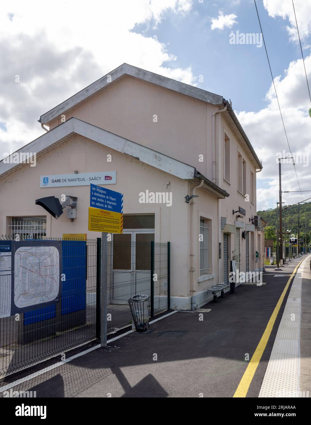 Gare de Nanteuil Saacy, Saacy-sur-Marne, Frankreich, EU - französischer Bahnhof - ligne de paris-EST, Region Ile-de-France Stockfoto