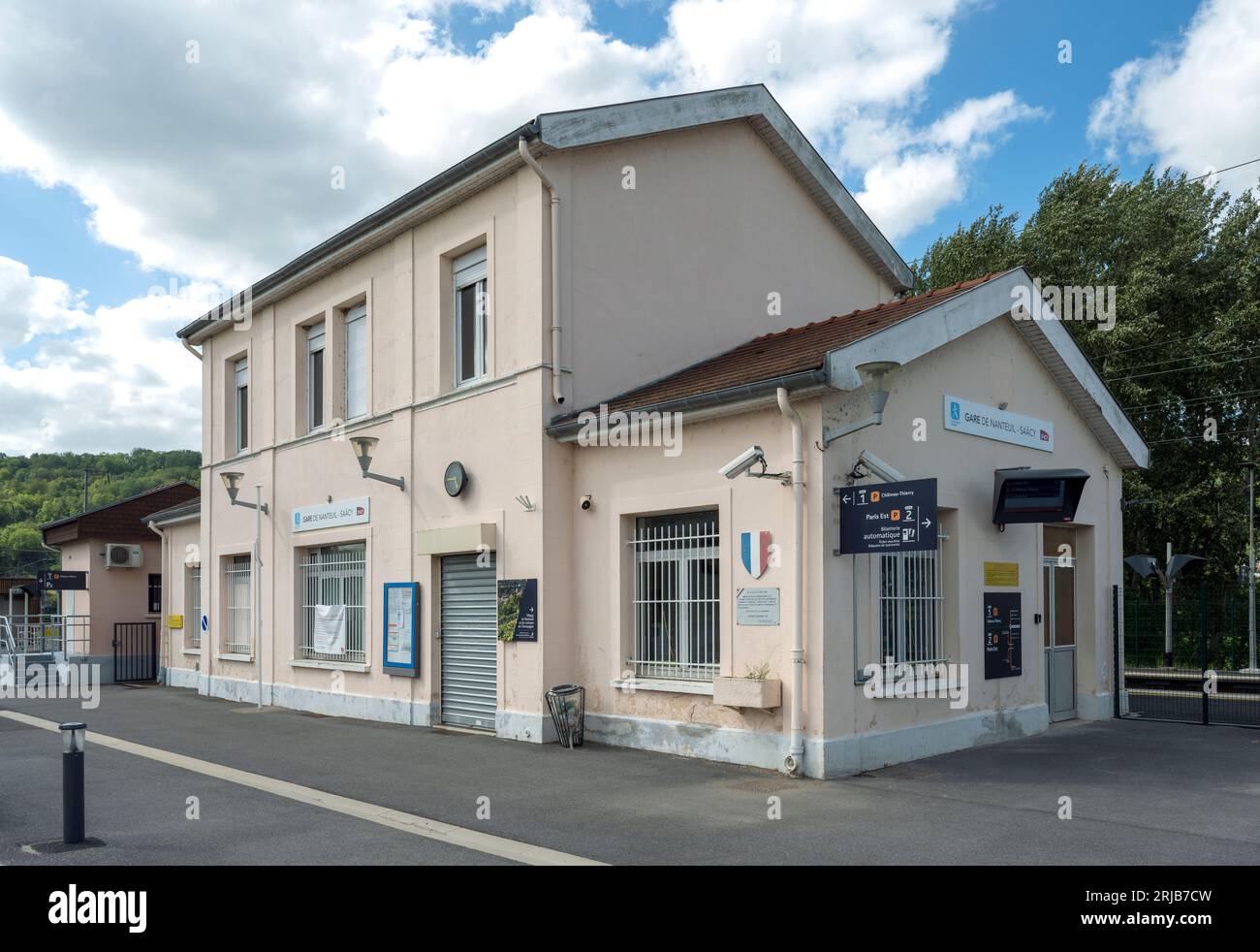 Gare de Nanteuil Saacy, Saacy-sur-Marne, Frankreich, EU - französischer Bahnhof - ligne de paris-EST, Region Ile-de-France Stockfoto