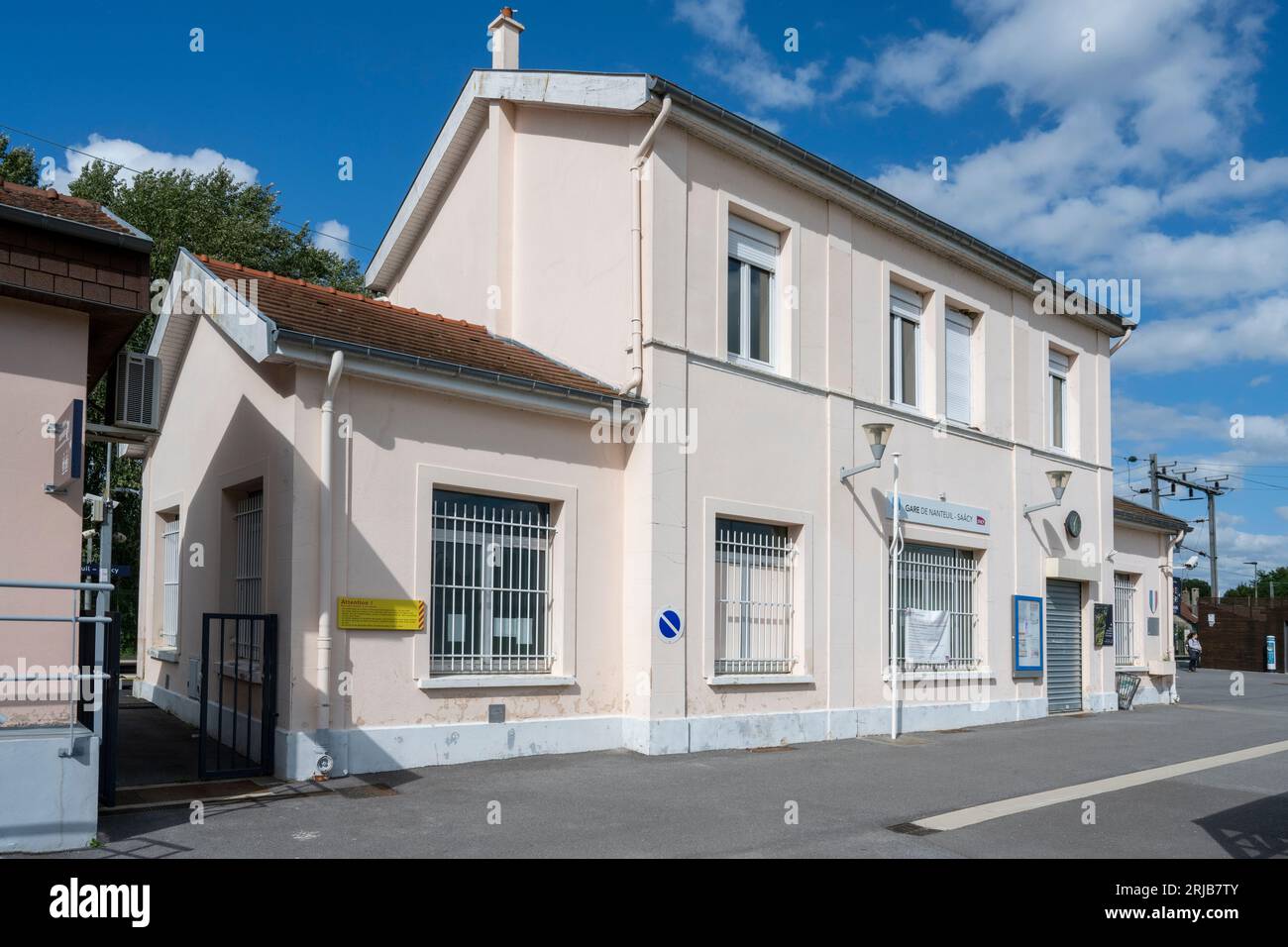 Gare de Nanteuil Saacy, Saacy-sur-Marne, Frankreich, EU - französischer Bahnhof - ligne de paris-EST, Region Ile-de-France Stockfoto