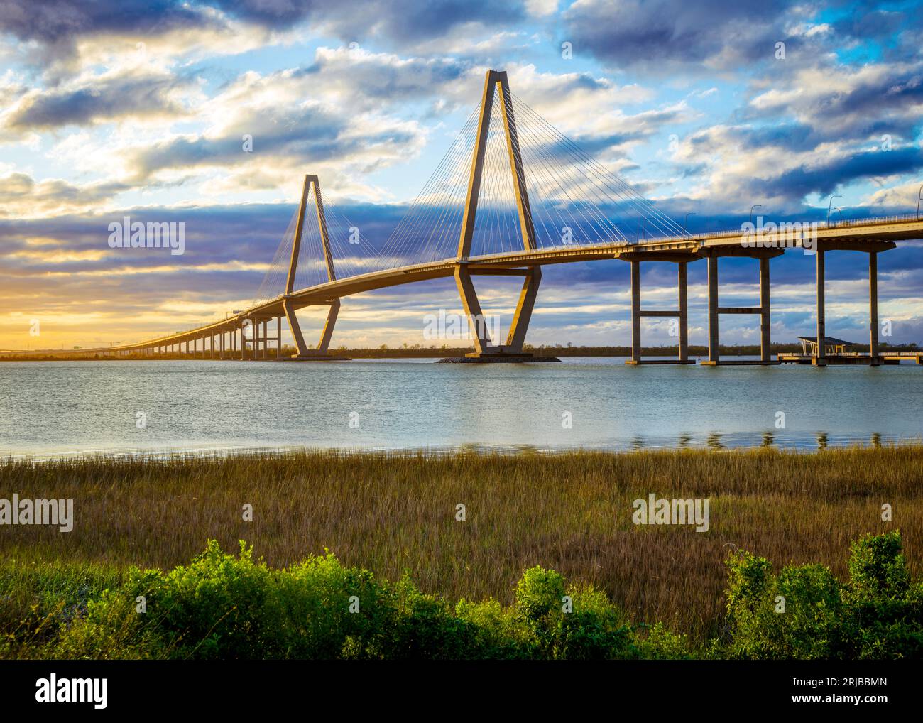 Arthur Ravenel Jr. Bridge, Sunset Charleston, South Carolina, Vereinigte Staaten von Amerika Stockfoto