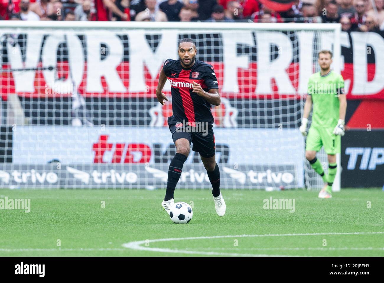 Leverkusen, BayArena, 19.08.23: Jonathan Tah (Leverkusen) am Ball beim 1.Bundesliga Spiel Bayer 04 Leverkusen vs. RB Leipzig. Stockfoto