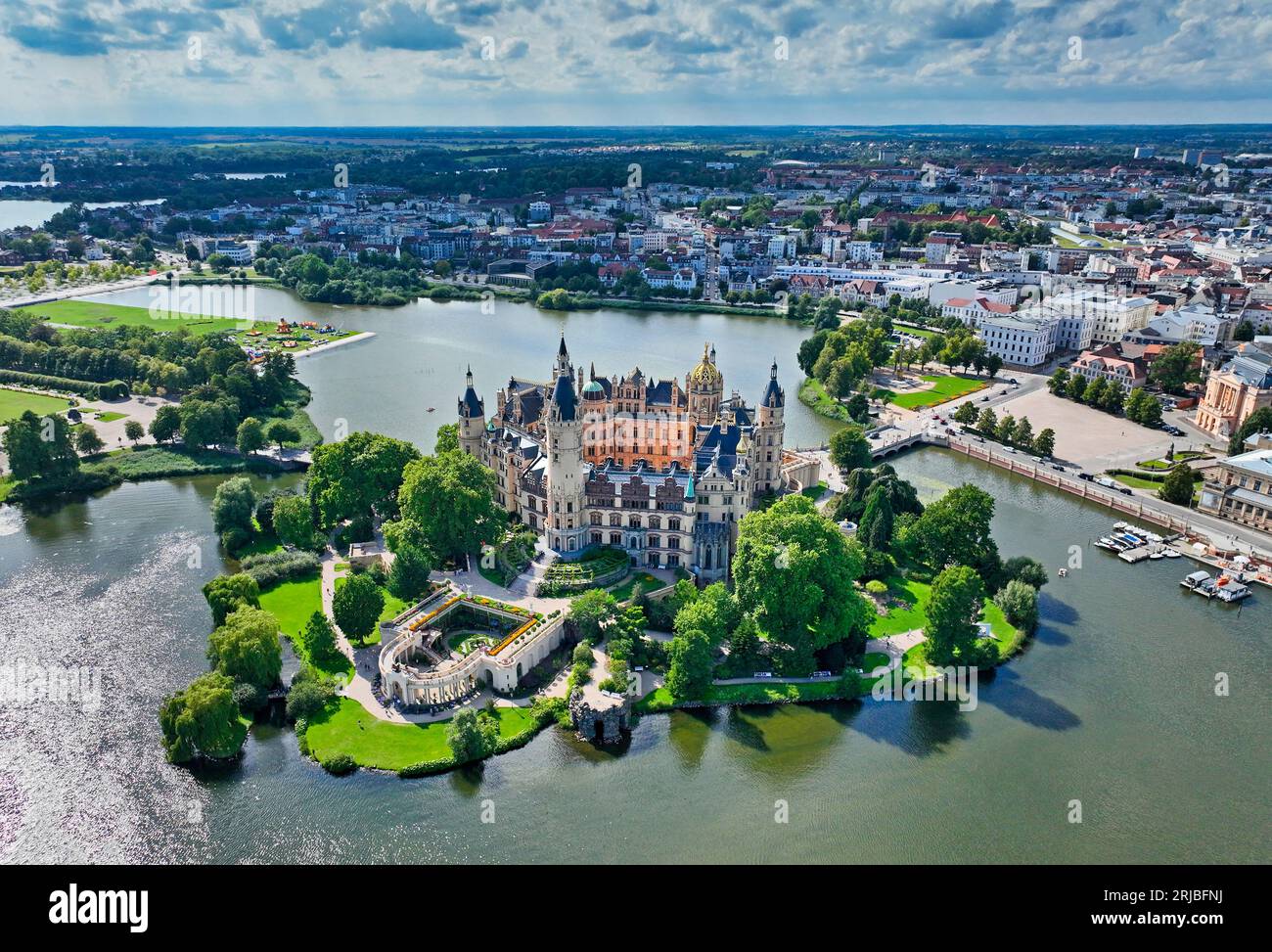 Skyline von Schwerin (Deutschland) mit Schlossgebäude Stockfoto