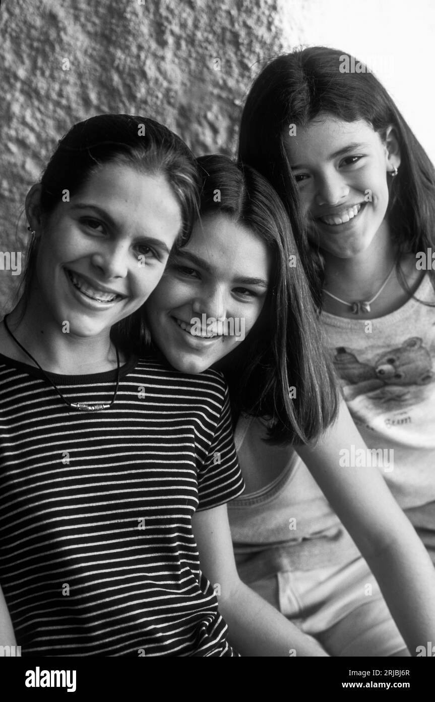 Porträt von drei jungen Frauen im freien Stockfoto