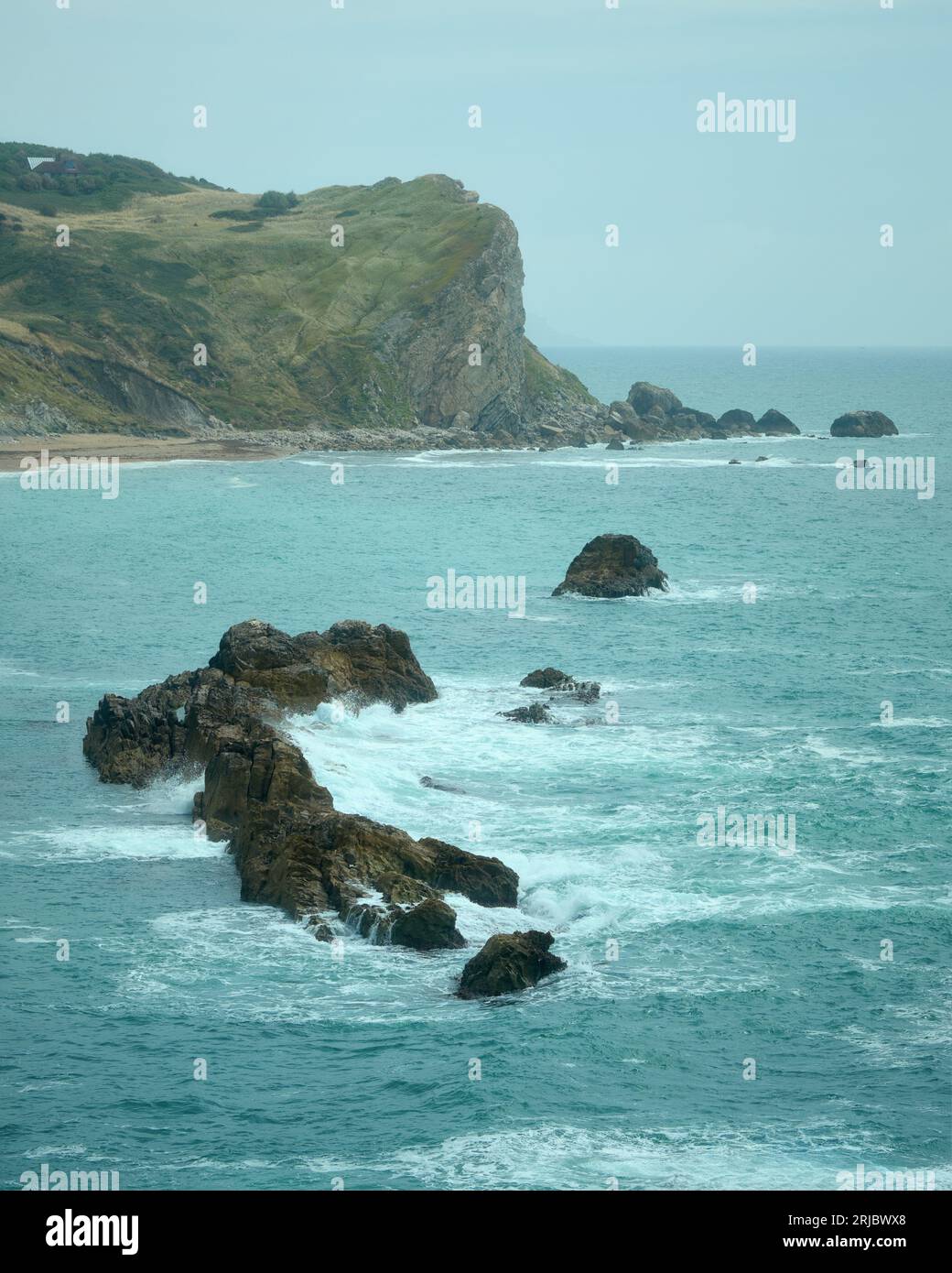 Riffe in einer Meeresbucht an der Dorset-Küste in Südengland. Man O' war Beach, England Stockfoto