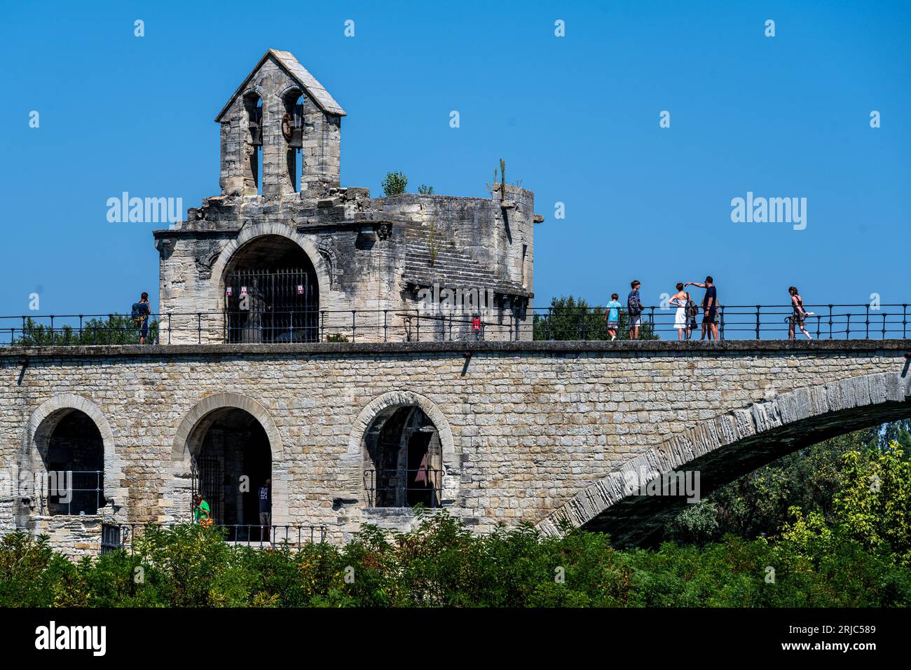 Avignon, Frankreich - 20. August 2023. Foto der Brücke von Avignon. Stockfoto