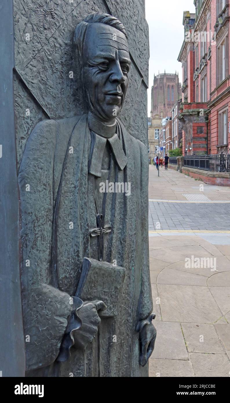 David Sheppard anglikanischer Erzbischof von Liverpool Bronzestatue, Hope St, Liverpool, Merseyside, England, UK, L1 9-POLIG Stockfoto