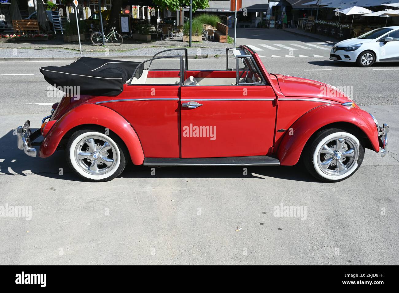 Vw käfer cabrio rot -Fotos und -Bildmaterial in hoher Auflösung – Alamy