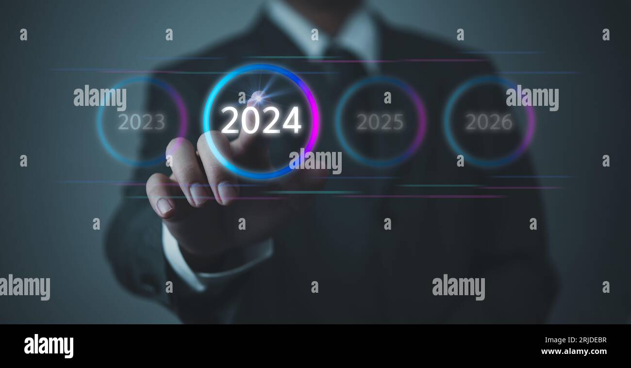 Tippen Sie auf neue Ziele und Pläne auf dem virtuellen Bildschirm 2024 und Zahlen für das Technologiekonzept des nächsten Jahres Stockfoto