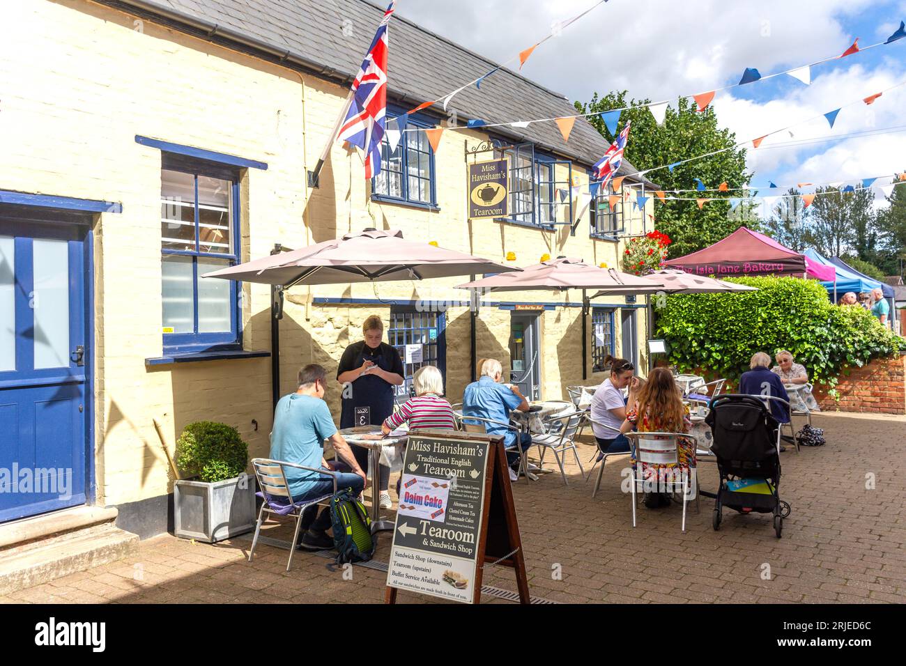 Miss Havishams Tea Shop, Timor Court, Stony Stratford, Buckinghamshire, England, Vereinigtes Königreich Stockfoto