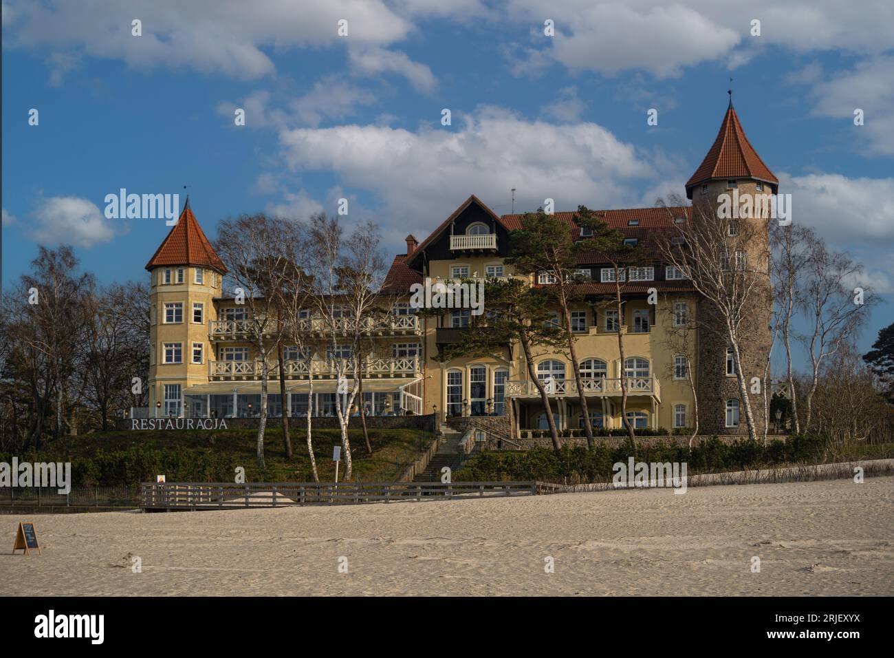Stilvolles Strandhotel in Leba, Polen Stockfoto