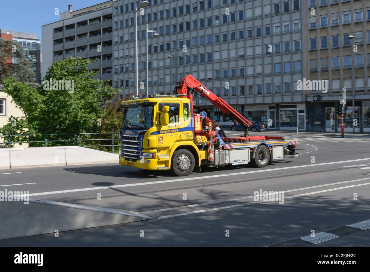 Luxemburg City-Luxemburg 06-05-2023. Abschleppwagen, der für die Autoposition in Luxemburg-Stadt bestimmt ist Stockfoto