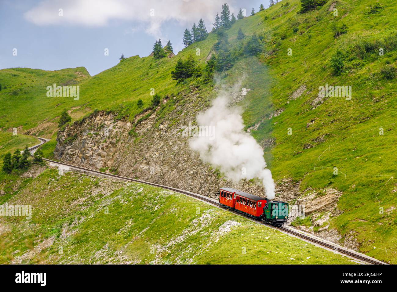 Die Brienzer Rothornbahn ist eine beliebte alte Zahnradbahn auf dem ...