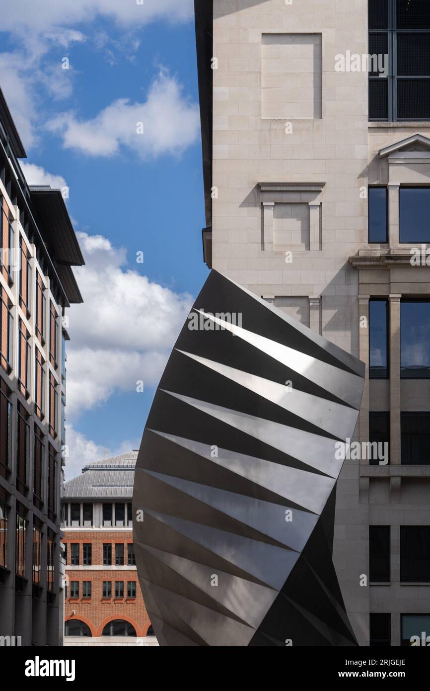 Paternoster Vents, Angel's Wings, ist eine Skulptur aus Edelstahl von Thomas Heatherwick aus dem Jahr 2002, die am Paternoster Square installiert wurde Stockfoto