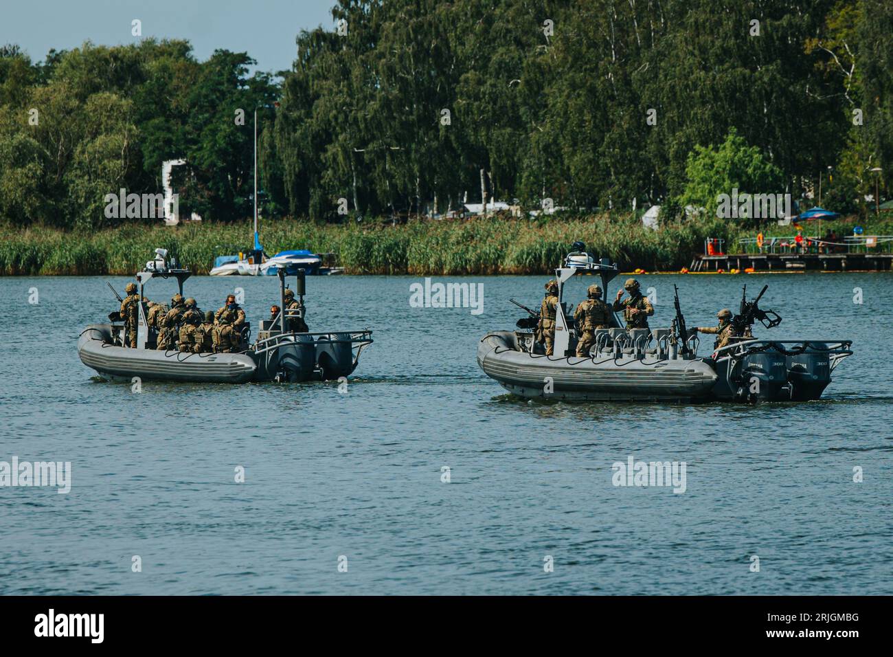 Dziwnow, Breslau, Polen. August 2023. Am 22. August 2023 fand in DziwnÃ³w eine Präsentation des neuen Kampfteams der Formoza-Militäreinheit statt. Generalleutnant Wlodzimierz Potasinski. Bei dieser Gelegenheit wurde eine dynamische Show im Rahmen einer episodischen Übung präsentiert, die unter anderem direkte Aktion, VBSS (Visit Boarding Search and Confisure), d. h. die Übernahme eines von unbekannten bewaffneten Tätern entführten Schiffes, umfassen wird. (Bild: © Krzysztof Zatycki/ZUMA Press Wire) NUR REDAKTIONELLE VERWENDUNG! Nicht für kommerzielle ZWECKE! Stockfoto