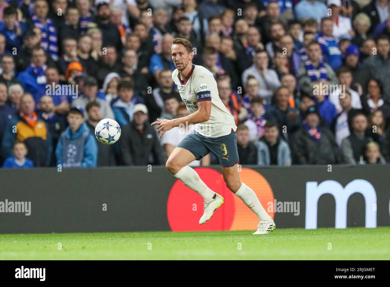 Glasgow, Großbritannien. August 2023. In der ersten Runde des UEFA Champions League Play-offs gegen PSV Eindhoven im Ibrox Stadium in Glasgow, Großbritannien. Dies war das 1. Leg mit dem 2. Spiel, das am 30. August 2023 im Stadion von Eindhoven ausgetragen wurde, als der Gesamtsieger dann in die Gruppenphase aufsteigen wird. Quelle: Findlay/Alamy Live News Stockfoto