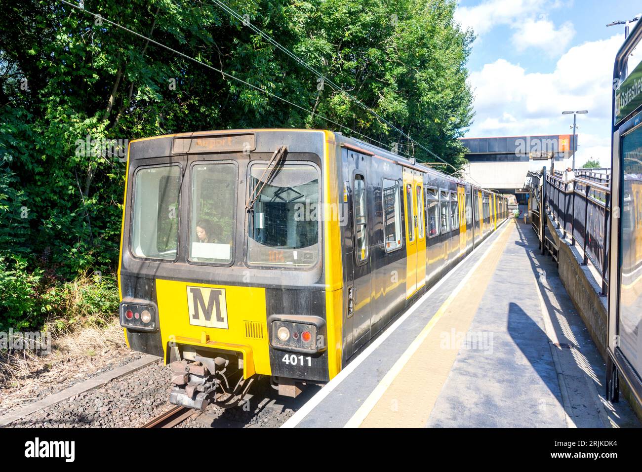 U-Bahn-Zug von Gateshead Stadium Station, St James Road, Gateshead, Tyne and Wear, England, Vereinigtes Königreich Stockfoto