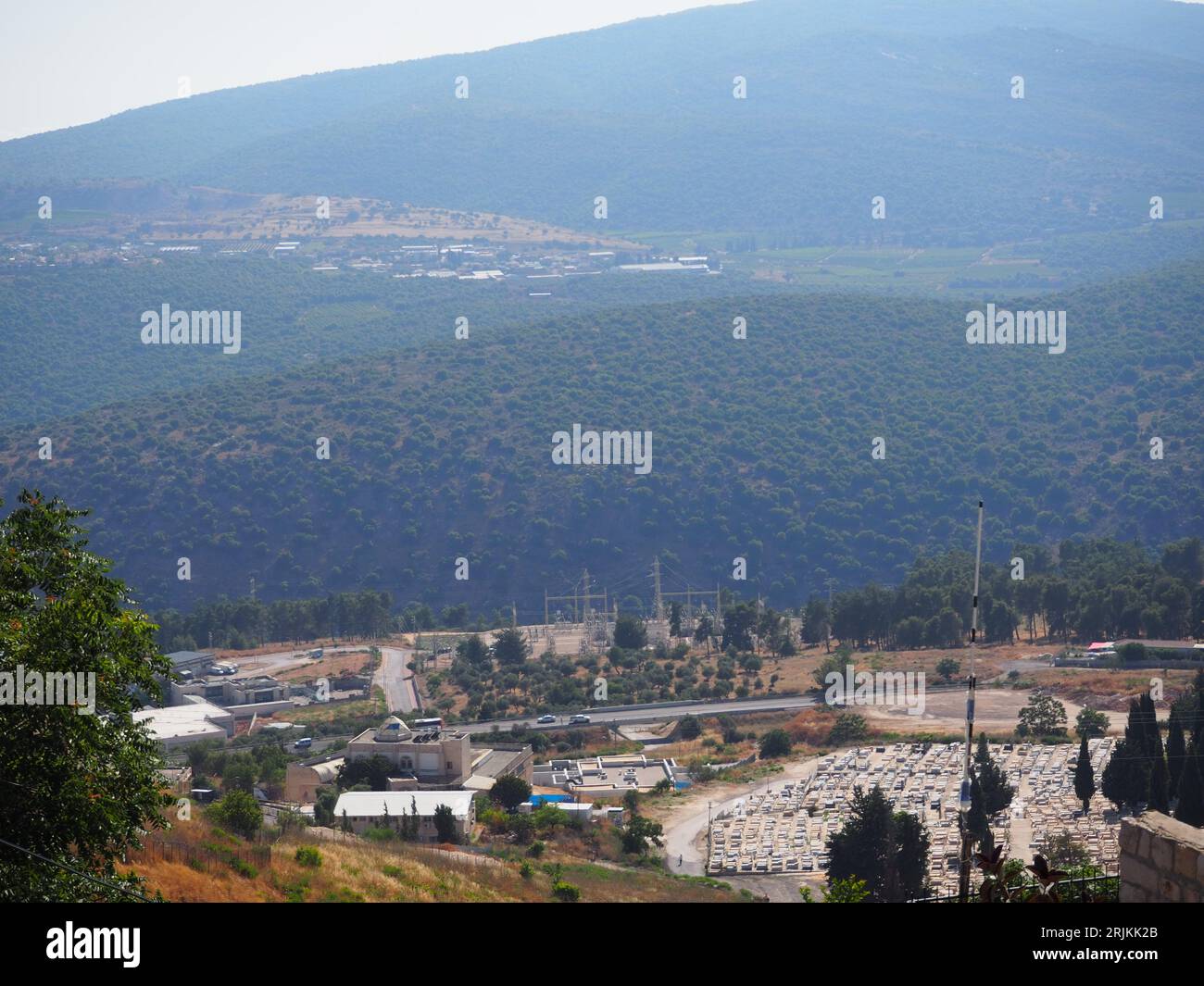 Kulisse des Oberen Galiläas mit Blick auf den Alten Friedhof in Tzfat Stockfoto