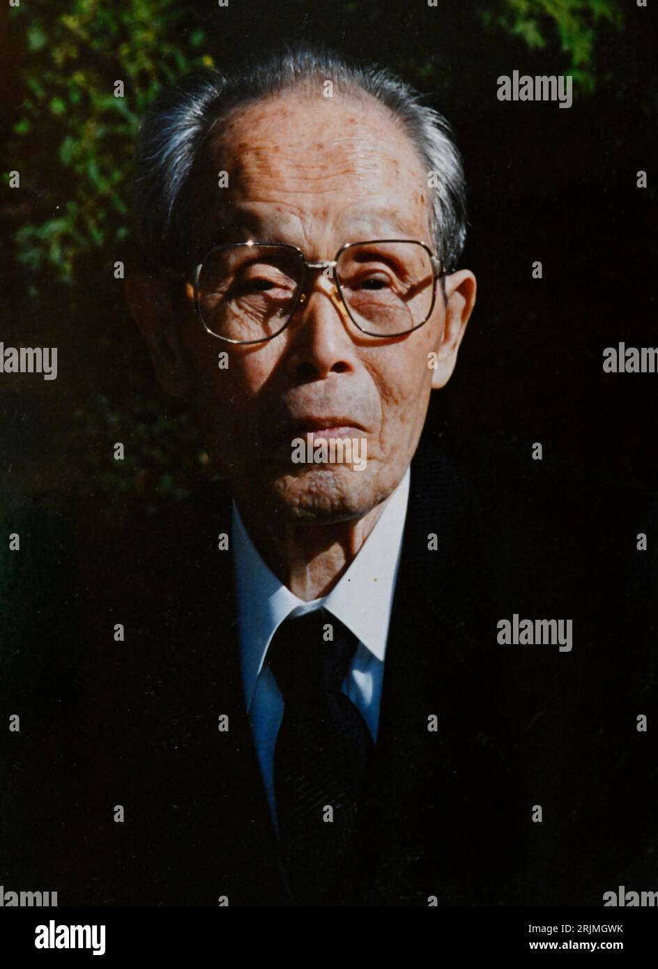 Porträt von Shigemori Mirei (1896–1975), einem Gartendesigner, der sich aktiv in vielen Bereichen japanischer Kunst und Design in Japan engagierte. Das Porträt Stockfoto
