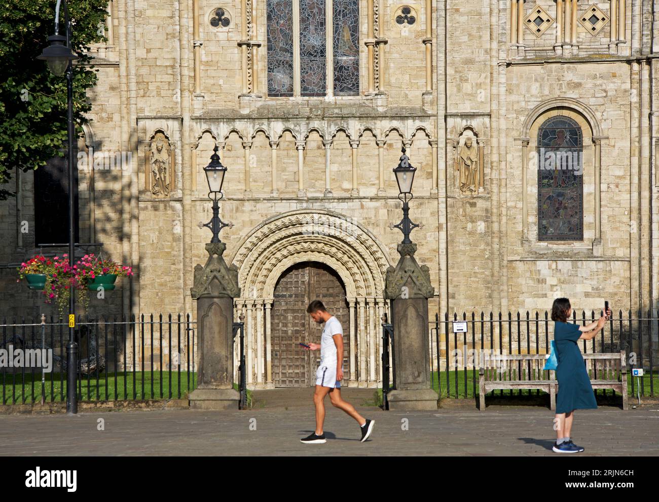 Die Westtür von Selby Abbey, Selby, North Yorkshire, England Stockfoto