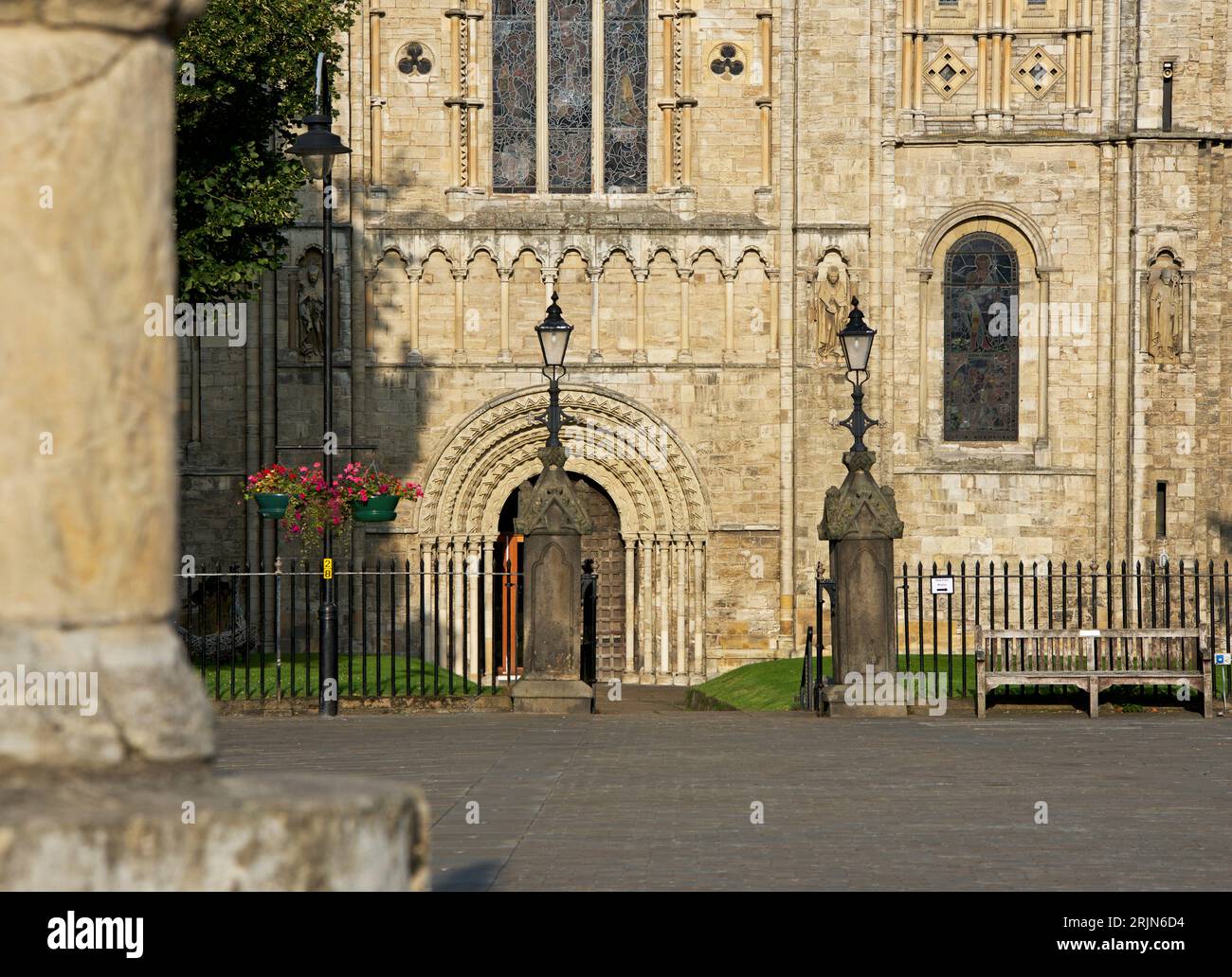 Die Westtür von Selby Abbey, Selby, North Yorkshire, England Stockfoto