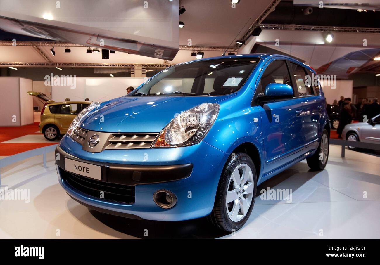 Bildnummer: 51069341 Datum: 10.01.2006 Copyright: imago/Xinhua Nissan Note auf der Brüsseler Motor Show - PUBLICATIONxNOTxINxCHN, Objekte; 2006, Brüssel, Messe, Messen, Automesse, Automessen, Auto, Automobilindustrie, Show, Automobilmesse, Automobilmessen,; , quer, Kbdig, Einzelbild, Industrie, Wirtschaft, Belgien, , Wirtschaft Stockfoto