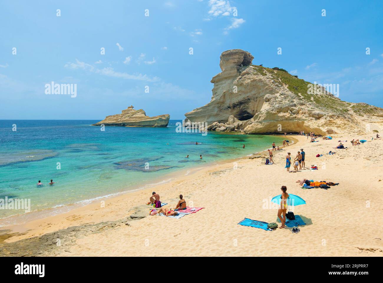 Bonifacio (Corse, Frankreich) - Korsika ist eine große französische Insel im Mittelmeer, neben Italien. Hier Stadt Bonifacio mit plages Fazzio, Saint Antoine Stockfoto