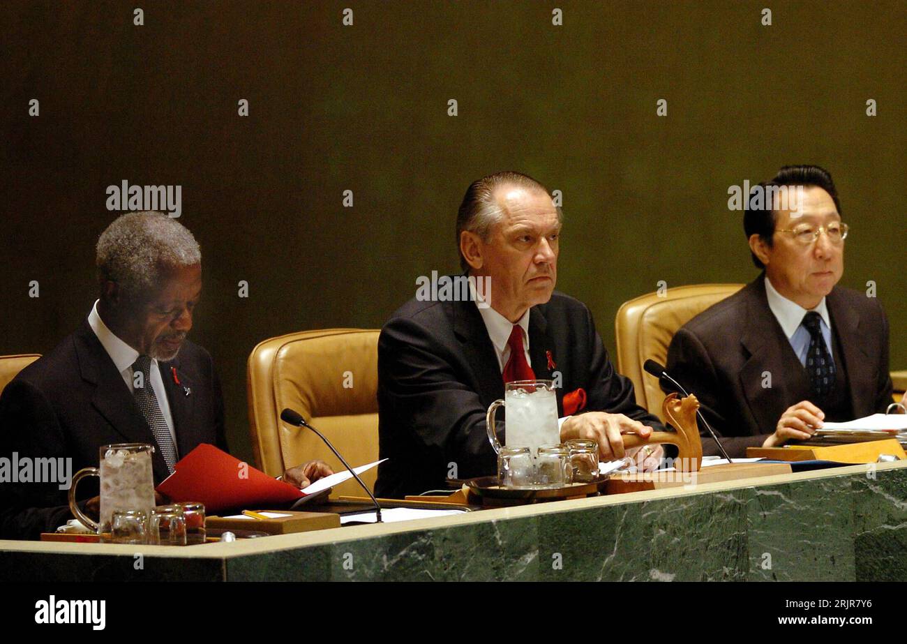 Bildnummer: 51323979 Datum: 02.06.2006 Copyright: imago/Xinhua Kofi Annan (li., GHA/UN-Generalsekretär) und Jan Eliasson (SWE/Präsident UN-Vollversammlung) anlässlich eines UN-Gipfeltreffens zum Thema AIDS in New York - PUBLICATIONxNOTxINxCHN, Personen; 2006, New York, Politiker, UNO,; , quer, Kbdig, Gruppenbild, internationale Politik, Politik, Vereinigte Staaten von Amerika, Randbild, People/United Nations, Vereinte Nationen Stockfoto