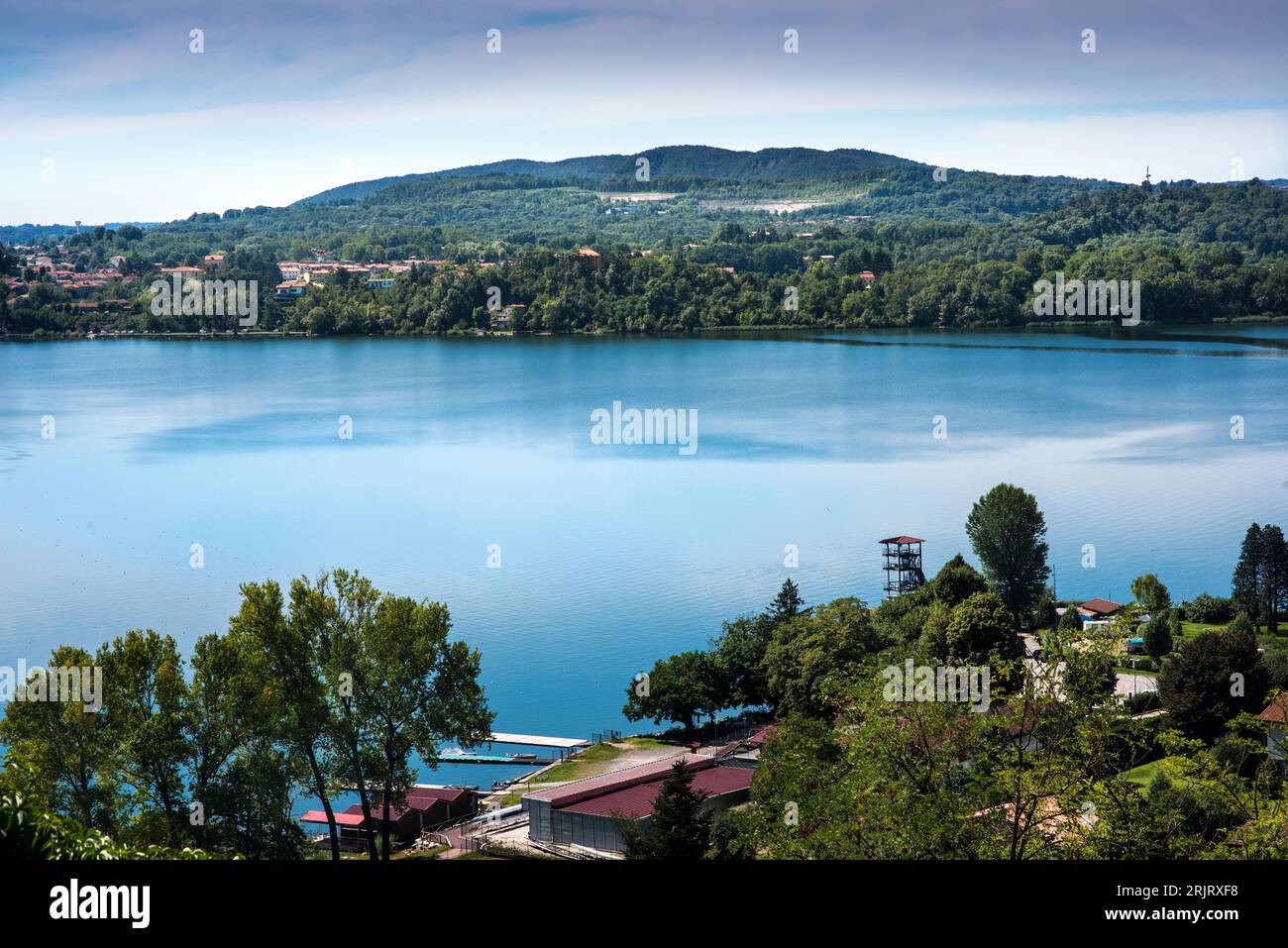 Mit Blick auf den Lago di Varese am Ort Comerio Lago di Varese, Varese, Italien Stockfoto