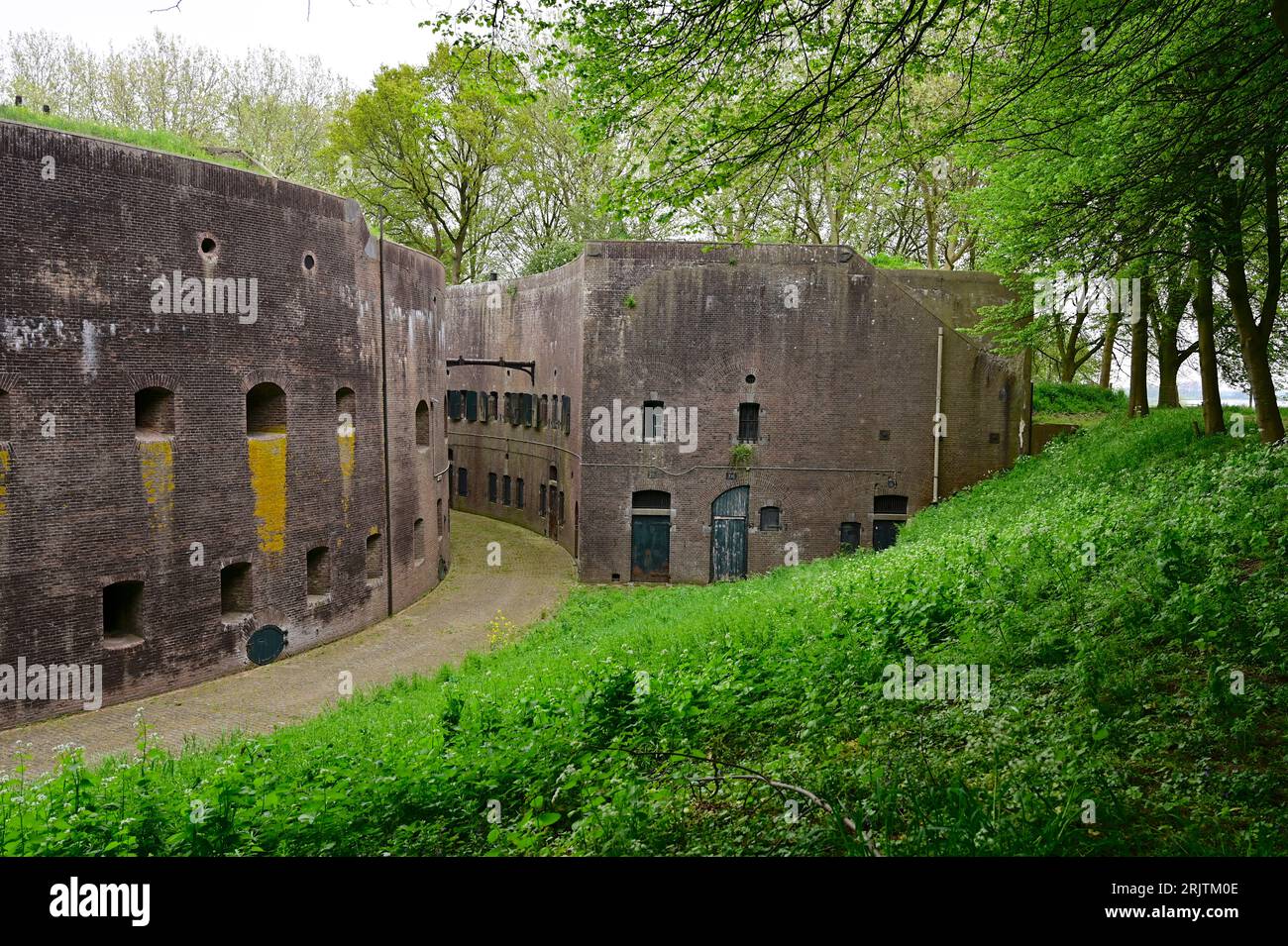 Fort Honswijk, am Nordufer des Lek, ist eine Festung der niederländischen Wasserlinie. Es liegt in der Nähe des Ortsteils Honswijk in Tull en 't Waal Stockfoto