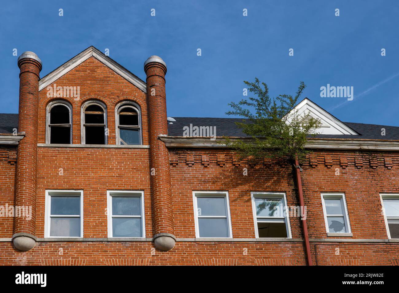 Bristol, Virginia, USA - 9. August 2023: Das 1884 erbaute Virginia Intermont College schloss seine Türen 2014 und ein chinesischer Unternehmer kaufte den Pro Stockfoto