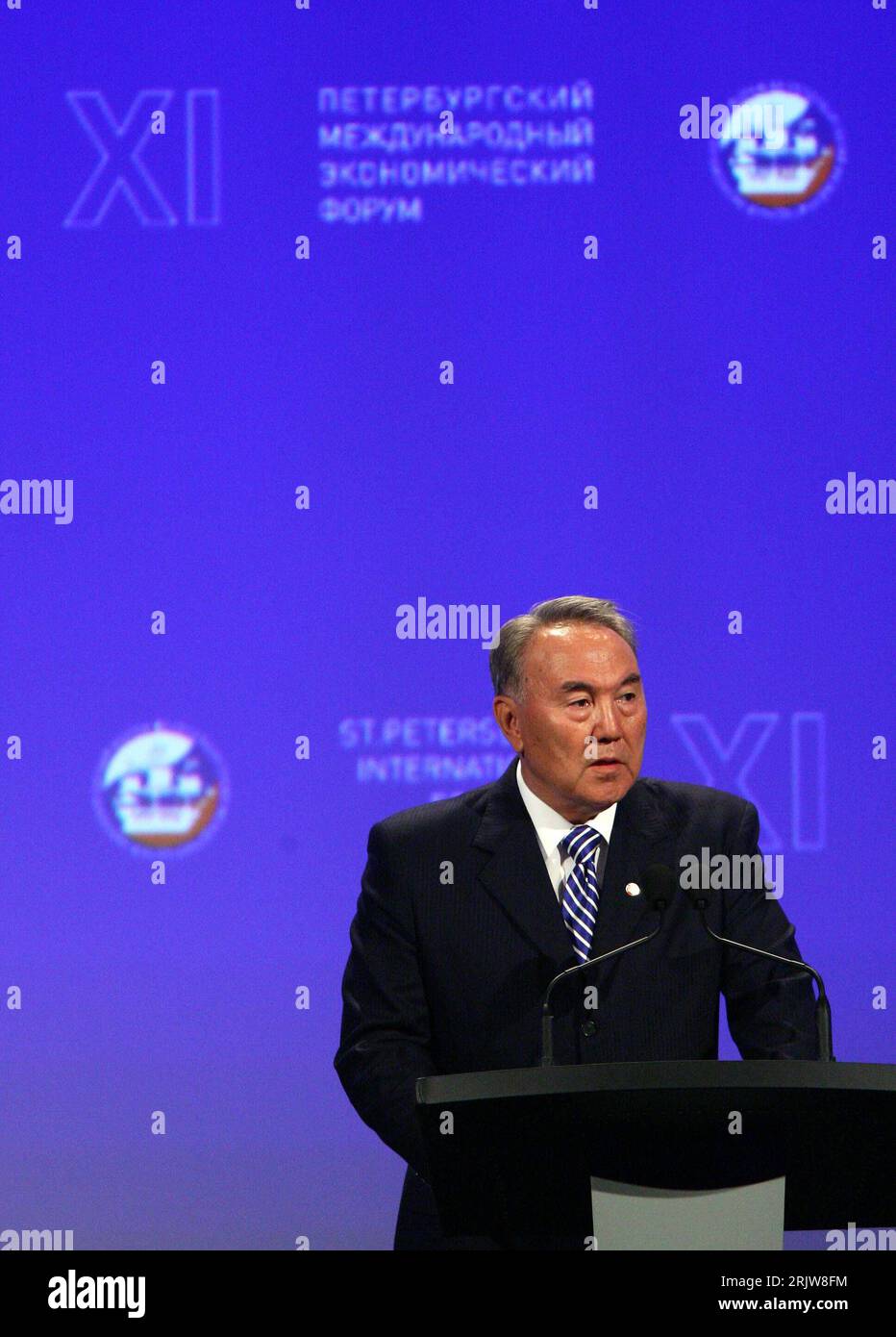 Bildnummer: 51908914 Datum: 10.06.2007 Copyright: imago/Xinhua Präsident Nursultan Nasarbajew (KAZ) anlässlich des 11. Internationale Wirtschaftsforen in St. Peterburg - PUBLICATIONxNOTxINxCHN , Personen; 2007, Sankt Petersburg, Politiker, Politik, Internationales Wirtschaftsforum, Internationales Wirtschaftsforum, Staatspräsident, Weltwirtschaftsforum, Wirtschaft , Nurzultan, Nazarbaev , Nazarbajew, Nazarbajew; , hoch, Kbdig, Einzelbild, Close, Russland, Randbild, Leute Stockfoto