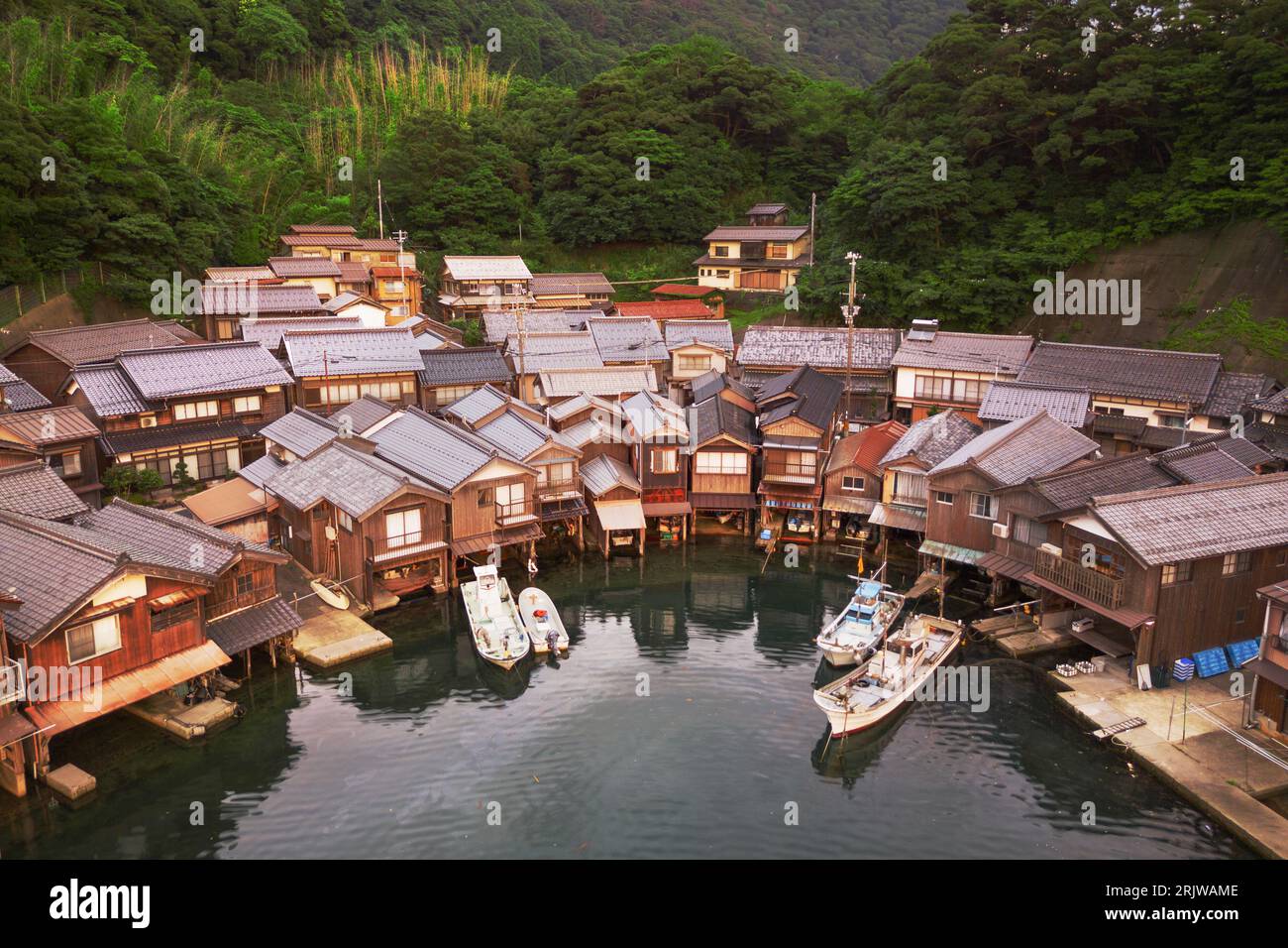 Ine Bay, Kyoto, Japan in den Funaya Boat Houses. Stockfoto