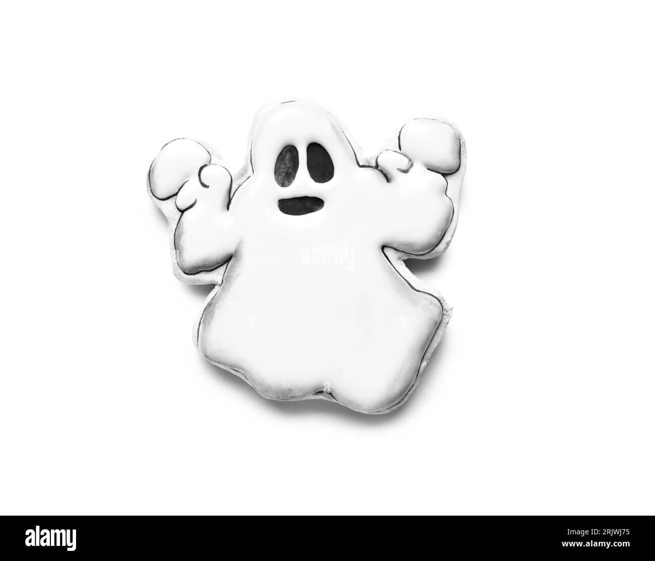 Leckerer Keks in Form von Geistern für Halloween-Feierlichkeiten auf weißem Hintergrund Stockfoto