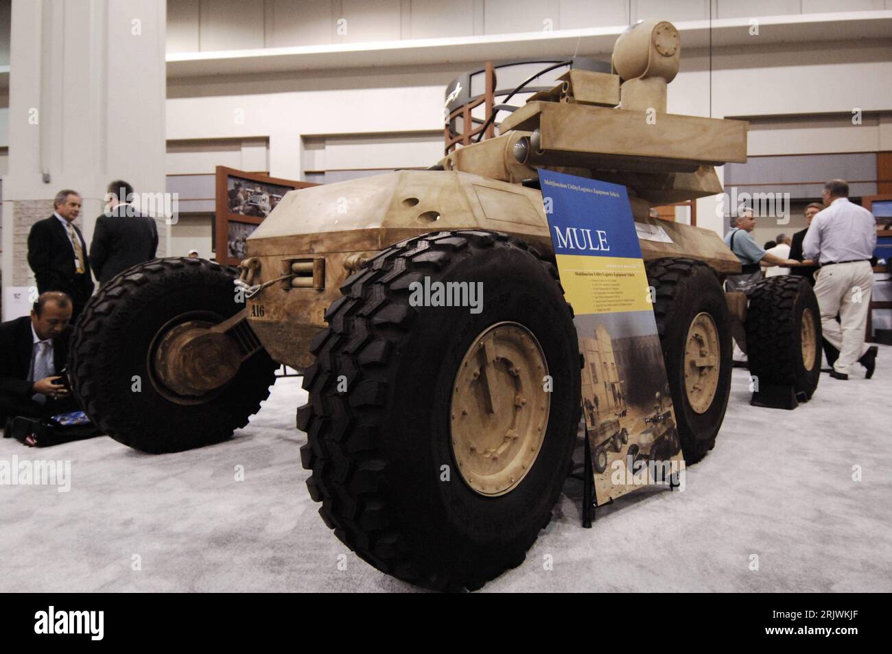 Bildnummer: 52020301 Datum: 07.08.2007 Copyright: imago/Xinhua Modell eines unbemannten Fahrzeugs von Lockheed Martin anlässlich der Messe - Unmanned Systems North America - der AUVSI in Washington D.C. - PUBLICATIONxNOTxINxCHN, Objekte; 2007, Washington DC. , Messe, Messen, Ausstellungen, Association for Unmanned Vehicle Systems International, Unbemannt, Auto, Fahrzeug, Fahrzeuge, Modell, Modelle, Mule,; , quer, Kbdig, Einzelbild, Industrie, Wirtschaft, Vereinigte Staaten von Amerika, , Stockfoto