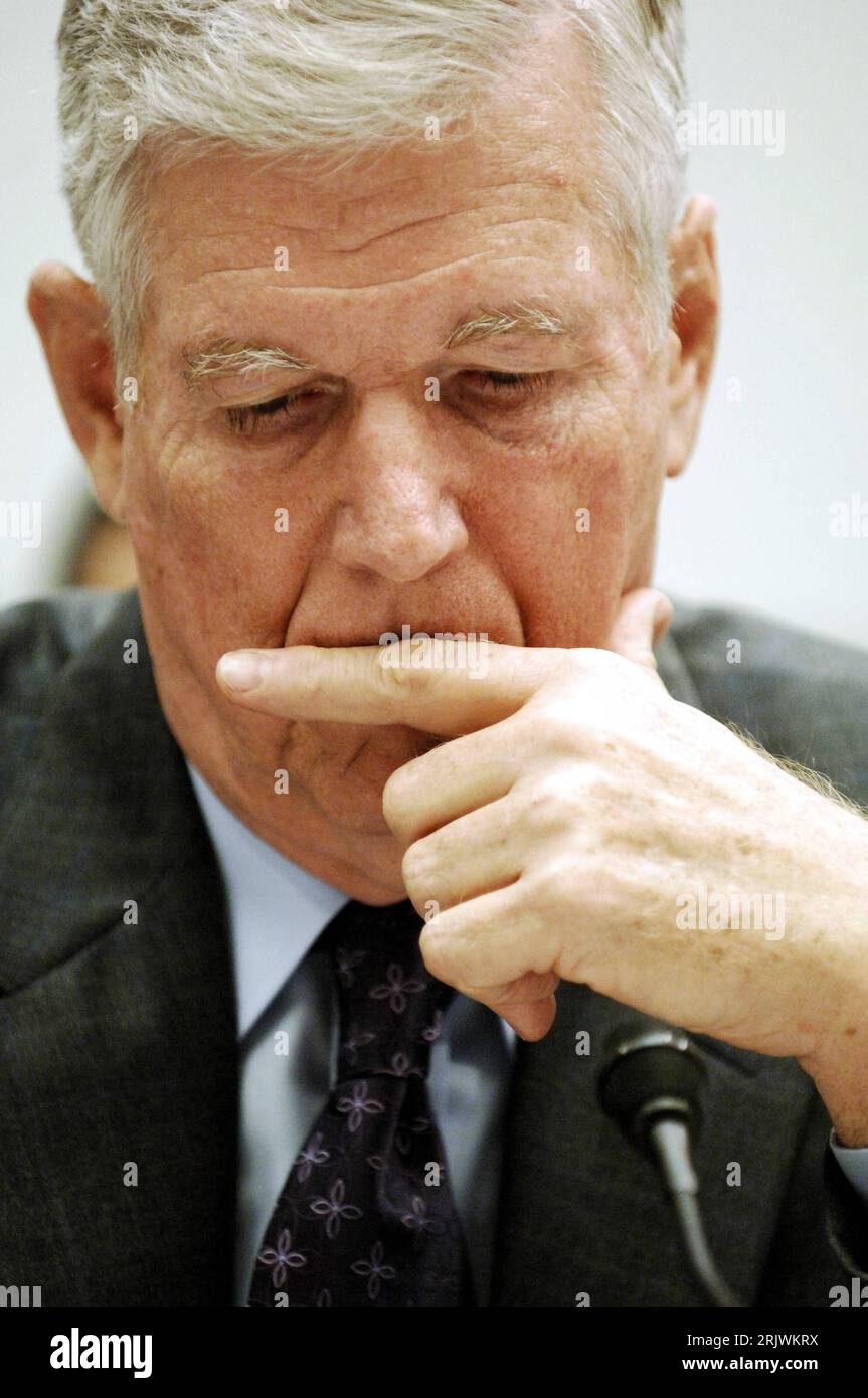 Bildnummer: 52022582 Datum: 02.08.2007 Copyright: imago/Xinhua Richard Myers (USA) anlässlich einer Anhörung in Washington DC - PUBLICATIONxNOTxINxCHN, Personen , Nachdenklichkeit; 2007, Washington, DC, DC; , hoch, Kbdig, Einzelbild, Close, Vereinigte Staaten von Amerika, Randbild, People Stockfoto