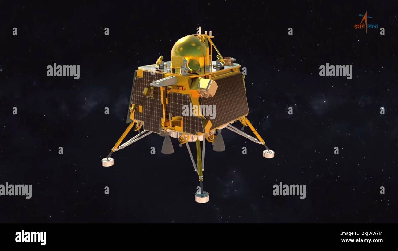Bengaluru, Indien. August 2023. Ein simuliertes Bild wird auf dem Bildschirm während der Live-Übertragung der Landung der Chandrayaan-3-Raumsonde auf dem Südpol des Mondes am ISRO Telemetry Tracking and Command Network (ISTRAC) Center in Bengaluru am 23. August 2023 abgespielt. Indien schrieb am Mittwoch, den 23. August, Geschichte und wurde die erste Nation, die auf der Südpolregion des Mondes landete. Foto der Indian Space Research Organization (ISRO) / UPI/Alamy Live News Stockfoto