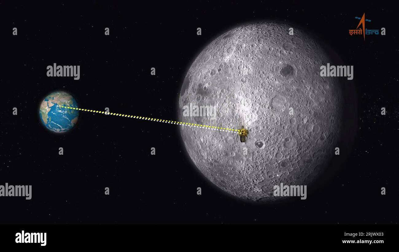 Bengaluru, Indien. August 2023. Ein simuliertes Bild wird auf dem Bildschirm während der Live-Übertragung der Landung der Chandrayaan-3-Raumsonde auf dem Südpol des Mondes am ISRO Telemetry Tracking and Command Network (ISTRAC) Center in Bengaluru am 23. August 2023 abgespielt. Indien schrieb am Mittwoch, den 23. August, Geschichte und wurde die erste Nation, die auf der Südpolregion des Mondes landete. Foto der Indian Space Research Organization (ISRO) / UPI/Alamy Live News Stockfoto