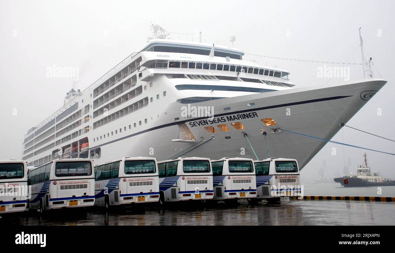 Bildnummer: 52147724 Datum: 01.10.2007 Copyright: imago/Xinhua Kreuzfahrtschiff - Seven Seas Mariner - im Hafen von Tianjin - China PUBLICATIONxNOTxINxCHN, Objekte; 2007, Tianjin, Schiff, Schiffe, Kreuzfahrtschiffe, Passagierschiffe, Passagierschiffe, Häfen; , quer, Kbdig, Einzelbild, , Wirtschaft, China, , Schifffahrt, Verkehr, o0 Tourismus Stockfoto