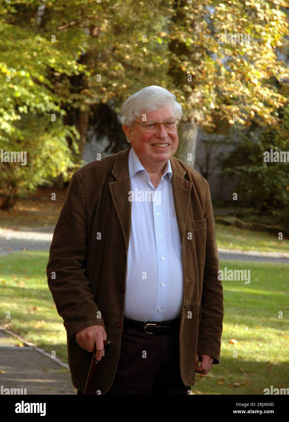 Chemiker Gerhard Ertl (li., GER) - frisch gekürter Nobelpreisträger für Chemie anlässlich einer Feier im Fritz-Haber-Institut in Berlin - PUBLICATIONxNOTxINxCHN Stockfoto