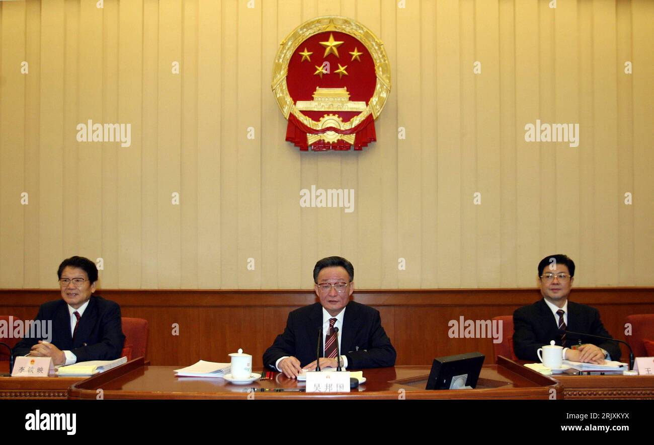 Bildnummer: 52313387 Datum: 29.12.2007 Copyright: imago/Xinhua Wu Bangguo (Mitte, China/Vorsitzender nationaler Volkskongress) während der 31. Sitzung des 10. NPC Ständiger Ausschuss in Peking PUBLICATIONxNOTxINxCHN, Personen , premiumd; 2007, Peking, Politiker, Politik; , quer, Kbdig, Gruppenbild, Schließen, Logo, Logos, Aktion, Menschen Stockfoto