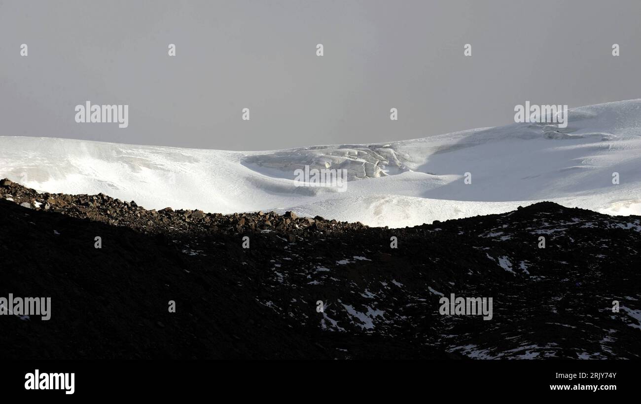 Bildnummer: 52463870 Datum: 17.03.2008 Copyright: imago/Xinhua Qiyi-Gletscher im Qilian-Gebirge bei Jiayuguan, China - PUBLICATIONxNOTxINxCHN, Landschaft; 2008, Jiayuguan, China; , quer, Kbdig, total, Gebirge, , Natur, Asien Stockfoto