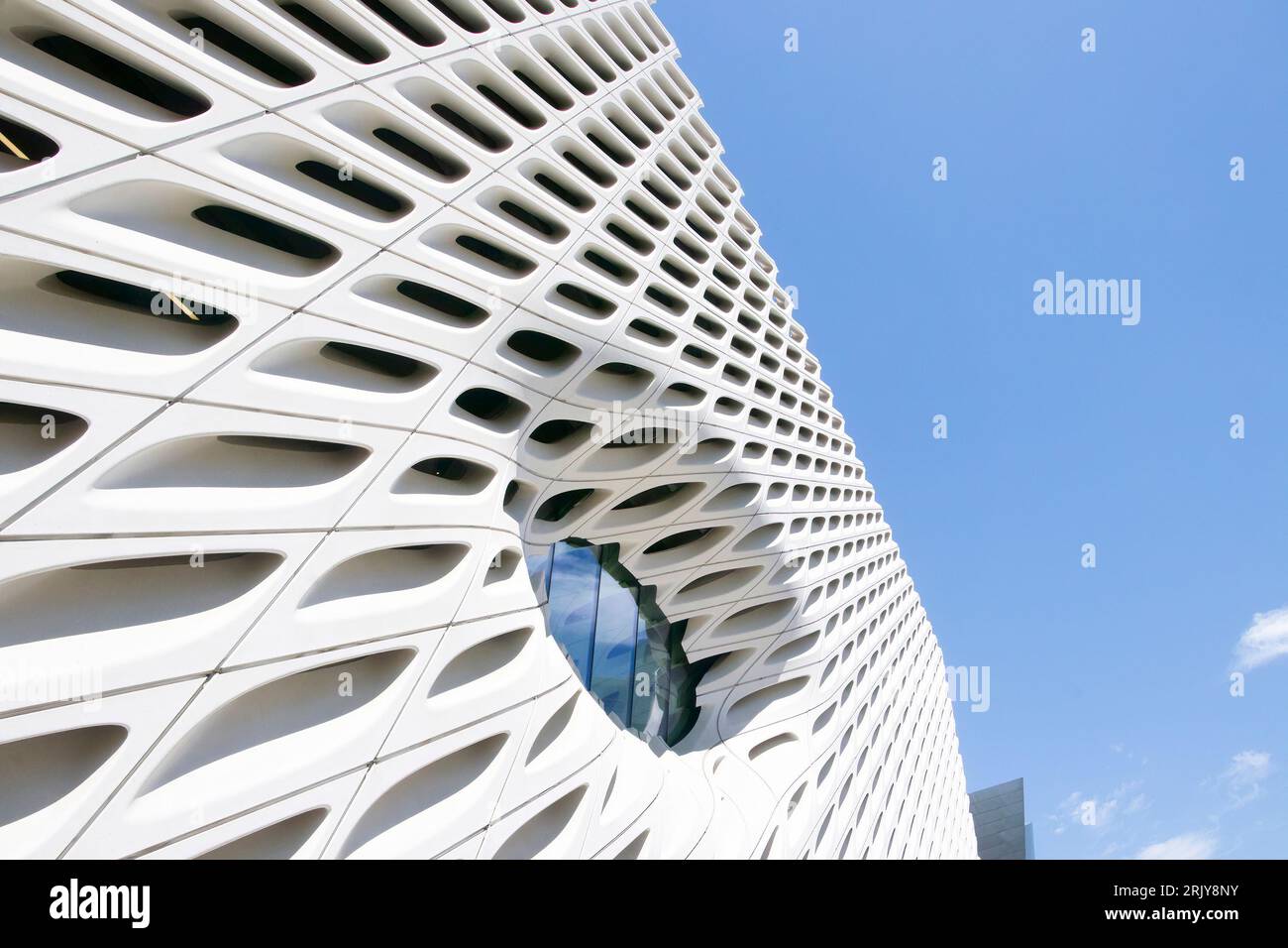 Blick in den Himmel, abstrakte Perspektive Blick auf moderne Kunstgalerie das breite Gebäude in Los Angeles kalifornien Diller Scofidio + Renfro Architekten Stockfoto