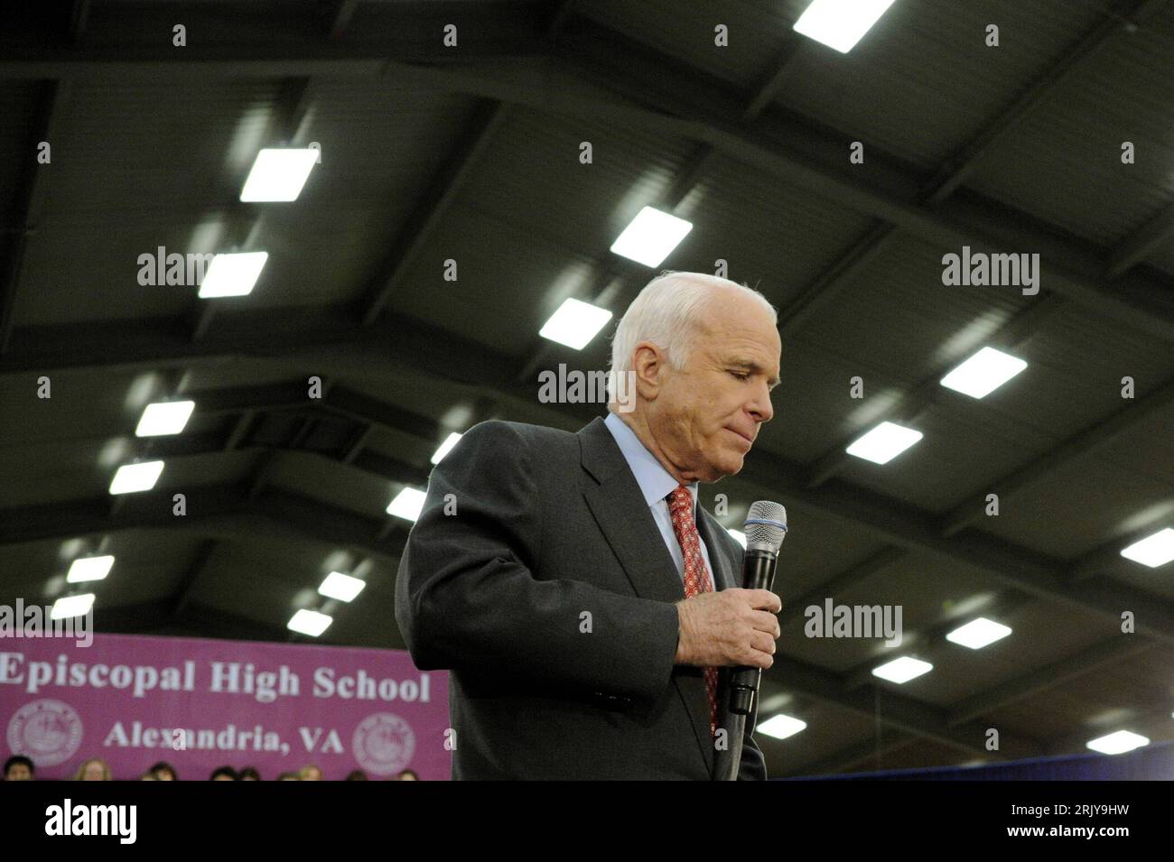 Bildnummer: 52480290 Datum: 02.04.2008 Copyright: imago/Xinhua Präsidentschaftskandidat John McCain (USA/Republikaner/Senator Arizona) anlässlich einer Wahlkampfveranstaltung in Alexandria - Virginia PUBLICATIONxNOTxINxCHN , Personen; 2008, Alexandria - Virginia, Wahl, Wahlen, Präsidentschaftswahl, Präsidentschaftswahlen, Kandidat, Wahlkampf, MC, Mac, Cain, MacCain, , , quer, Kbdig, Einzelbild, Close, Film, Kunst, Randbild, People Stockfoto