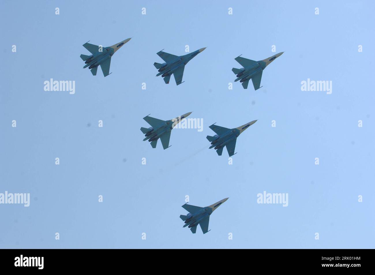 Bildnummer: 52610848 Datum: 09.07.2008 Copyright: imago/Xinhua Jagdfliegerstaffel während der - Russian Expo Arms 2008 - in Nizhniy Tagil, Russland PUBLICATIONxNOTxINxCHN, Objekte; 2008, Nizhniy Tagil, Ausstellung, Militärmesse, REA, Jagdflugzeuge, Flugzeuge, Militärflugzeuge; , quer, Kbdig, Gruppenbild, , Militaer, Staat, Asien Bildnummer 52610848 Datum 09 07 2008 Copyright Imago XINHUA während der russischen EXPO Arms 2008 in Nischnij Russland PUBLICATIONxNOTxINxCHN Objekte 2008 Nischnij Ausstellung Militärmesse Rea Jagdflugzeug Militärflugzeug Horizontal Kbdig Group Foto Stockfoto