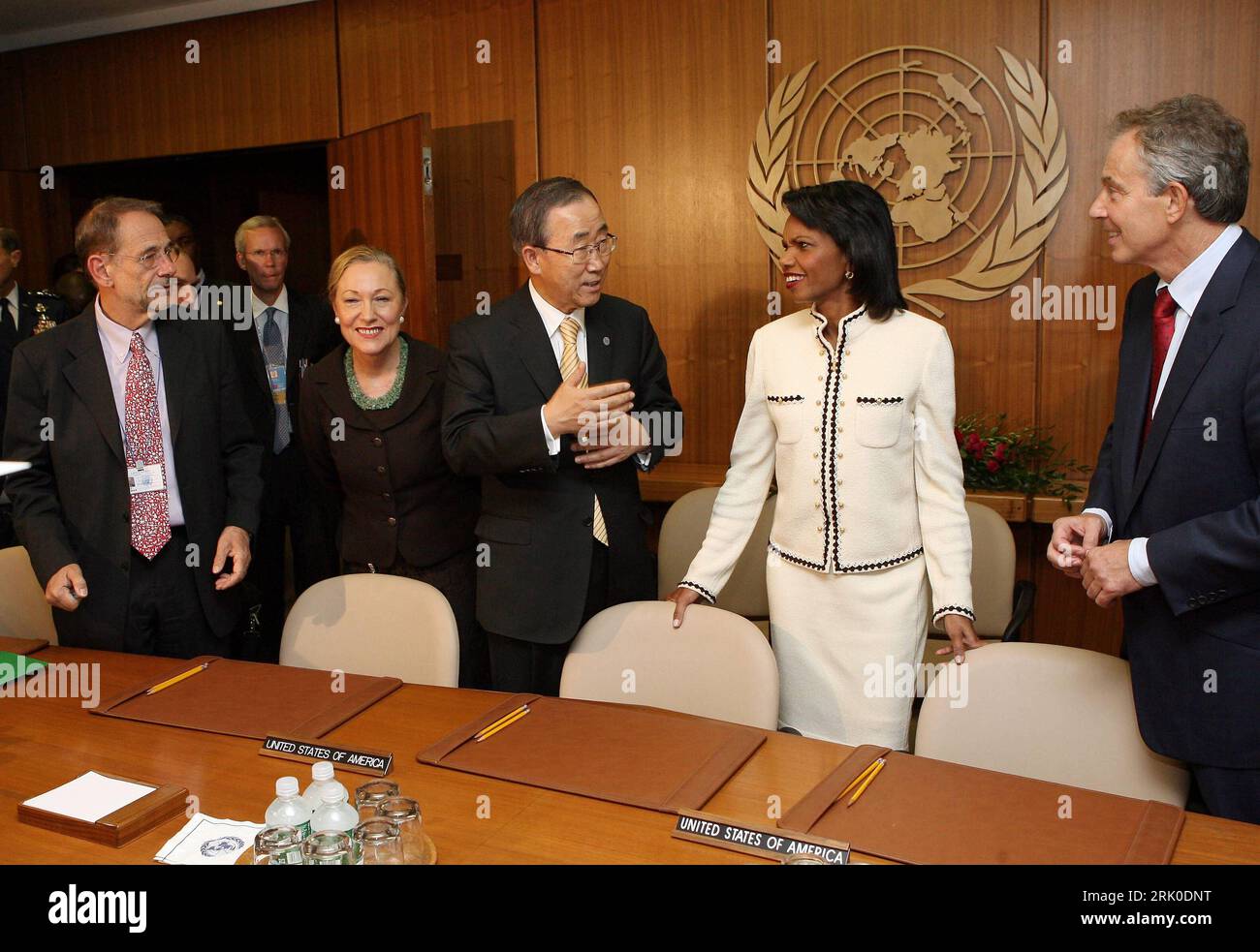 Bildnummer: 52712348 Datum: 26.09.2008 Copyright: imago/Xinhua V.l.n.r.: Javier Solana (Spanien/EU-Außenbeauftragter und Generalsekretär), Benita Ferrero-Waldner (Österreich/EU-Kommissarin für Außenbeziehungen), Ban Ki-moon (Südkorea/UN-Generalsekretär) 2008, Außenministerin Condolezza Rice (USA) und Tony Blair (Großbritannien/Sondergesandter Politik, Premiere, Nahostquartett; , quer, Kbdig, Gruppenbild, Randbild, People Bildnummer 52712348 Datum 26 09 20 Stockfoto